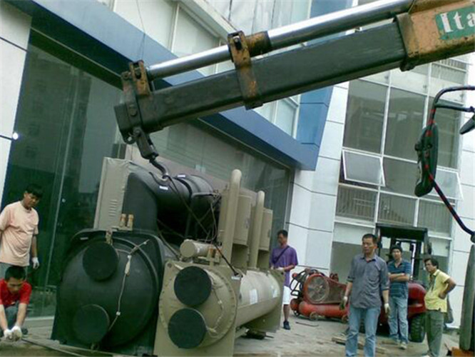 南通市随车吊和汽车吊的核心区别是什么？哪种更省钱？